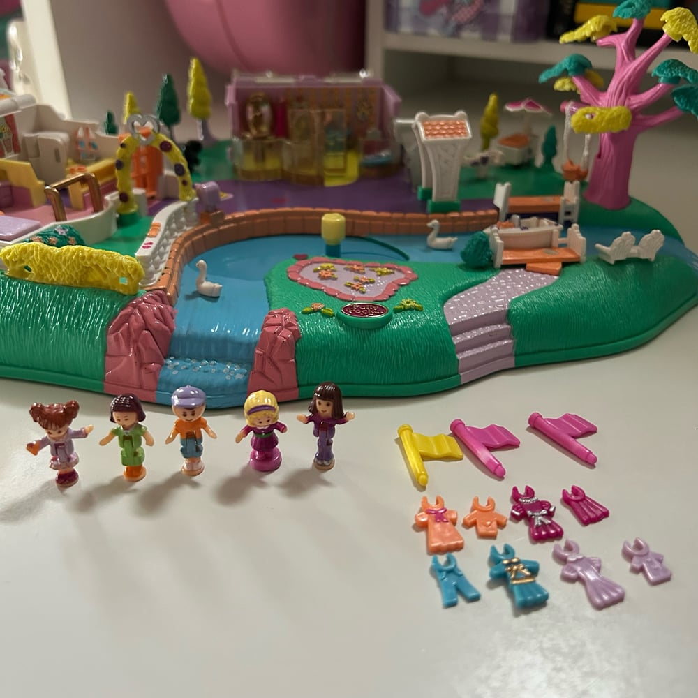 Image of Polly pocket magical movin pollyville