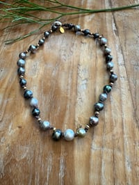 Imparfait Tahitian pearl necklace