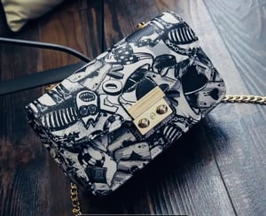 Graffiti Crossbody (blk/Wh) 