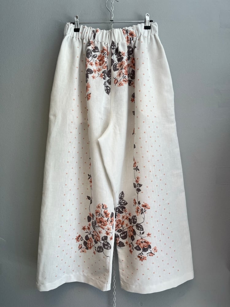 Image of Oversize pants with flowerprintet   (xs-xxl)