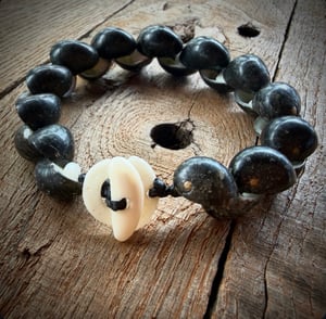 Image of Hawaiian Kupe'e shell bracelet with puka and cowrie lip clasp
