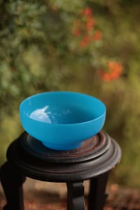 Image 1 of Salatschüssel, hellblau, durchgefärbtes Glas