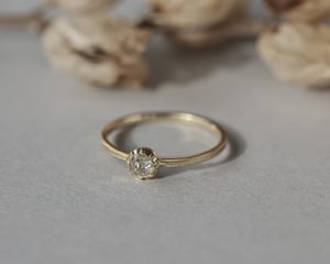 Image of 18ct yellow gold, ‘ice’ diamond ring (LON215)