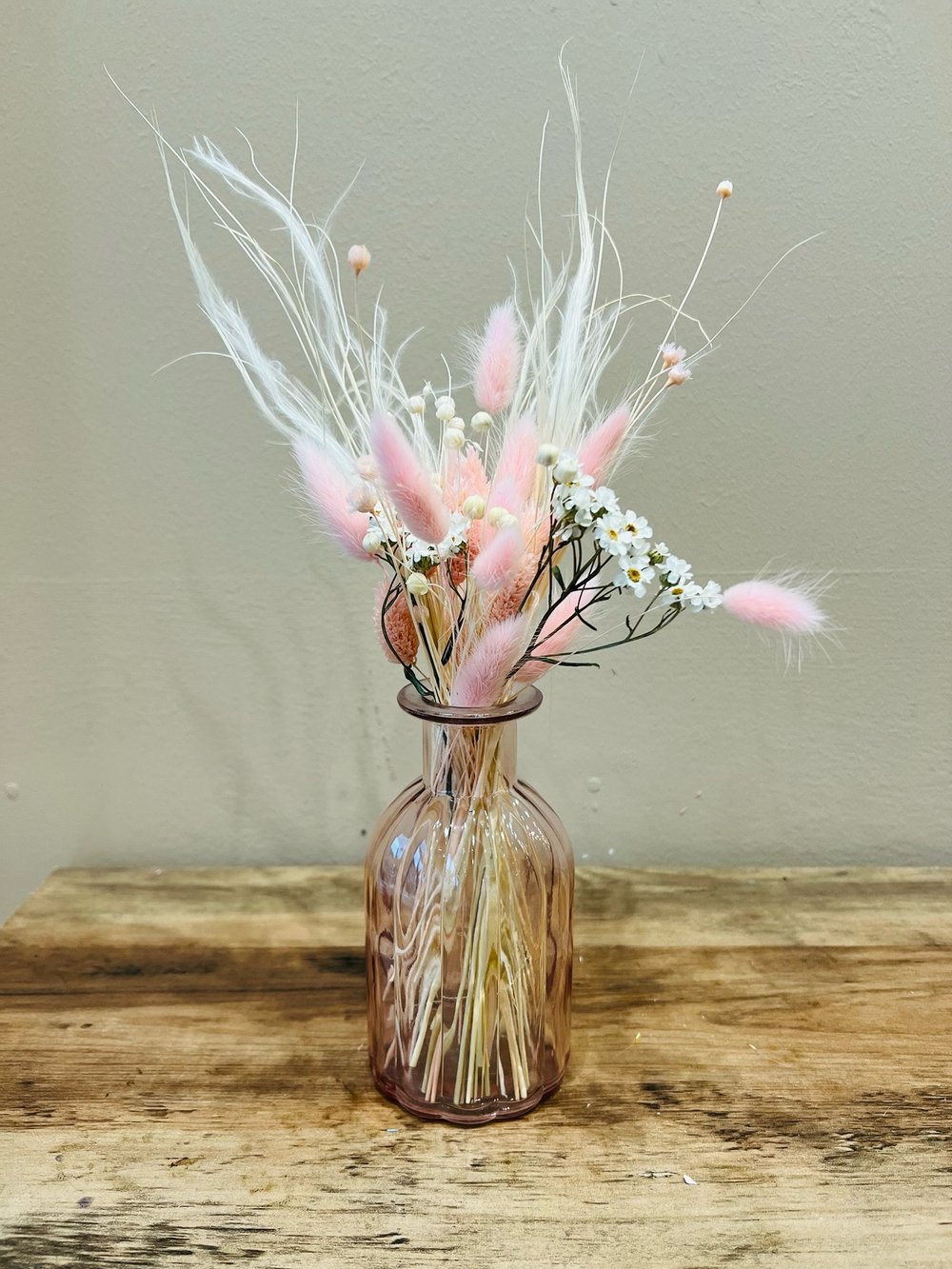 Bud vase arrangement 