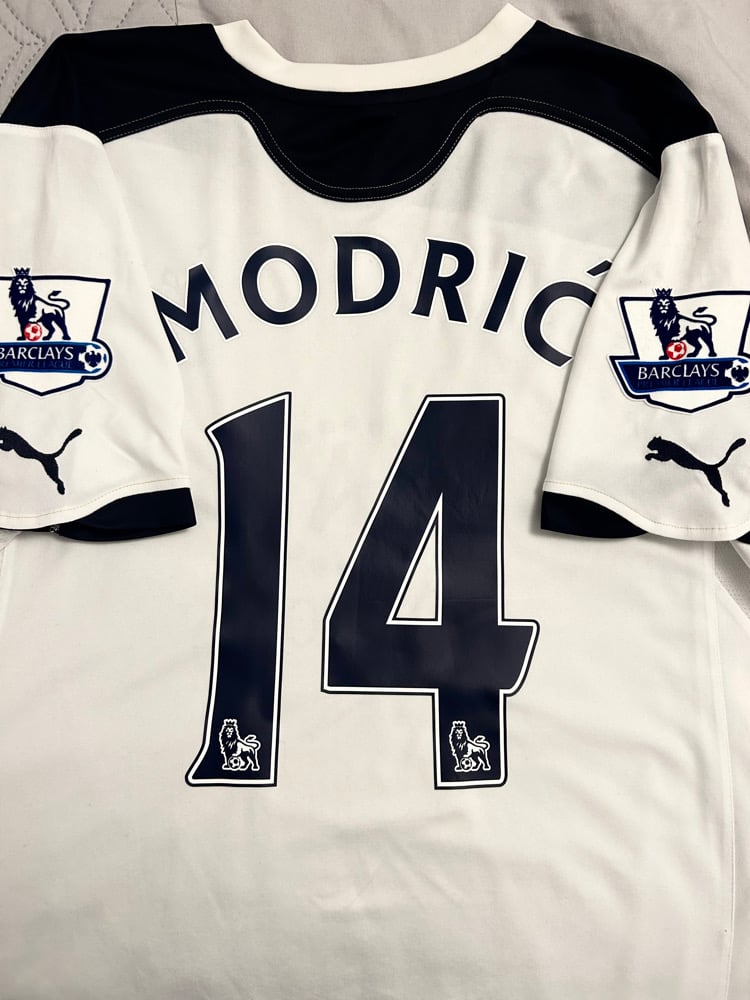 Image of Tottenham Hotspur “MODRIĆ 14” 2010/11 Home Shirt + patches (L)