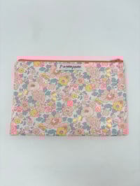 Image 3 of Pochette à livre LA LECTRICE Liberty Betsy barbapapa