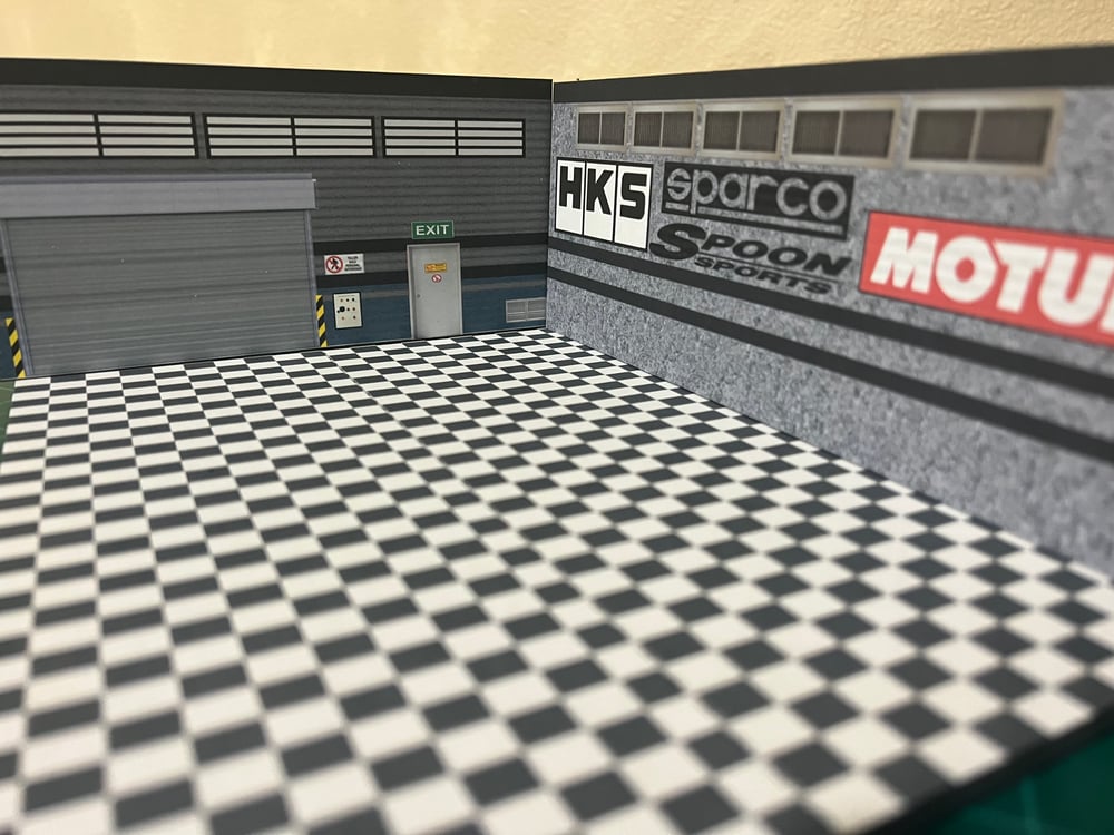 BLACK/GRAY LOGO CONCRETE GARAGE