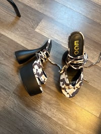 Image 1 of Design print with stylish heel