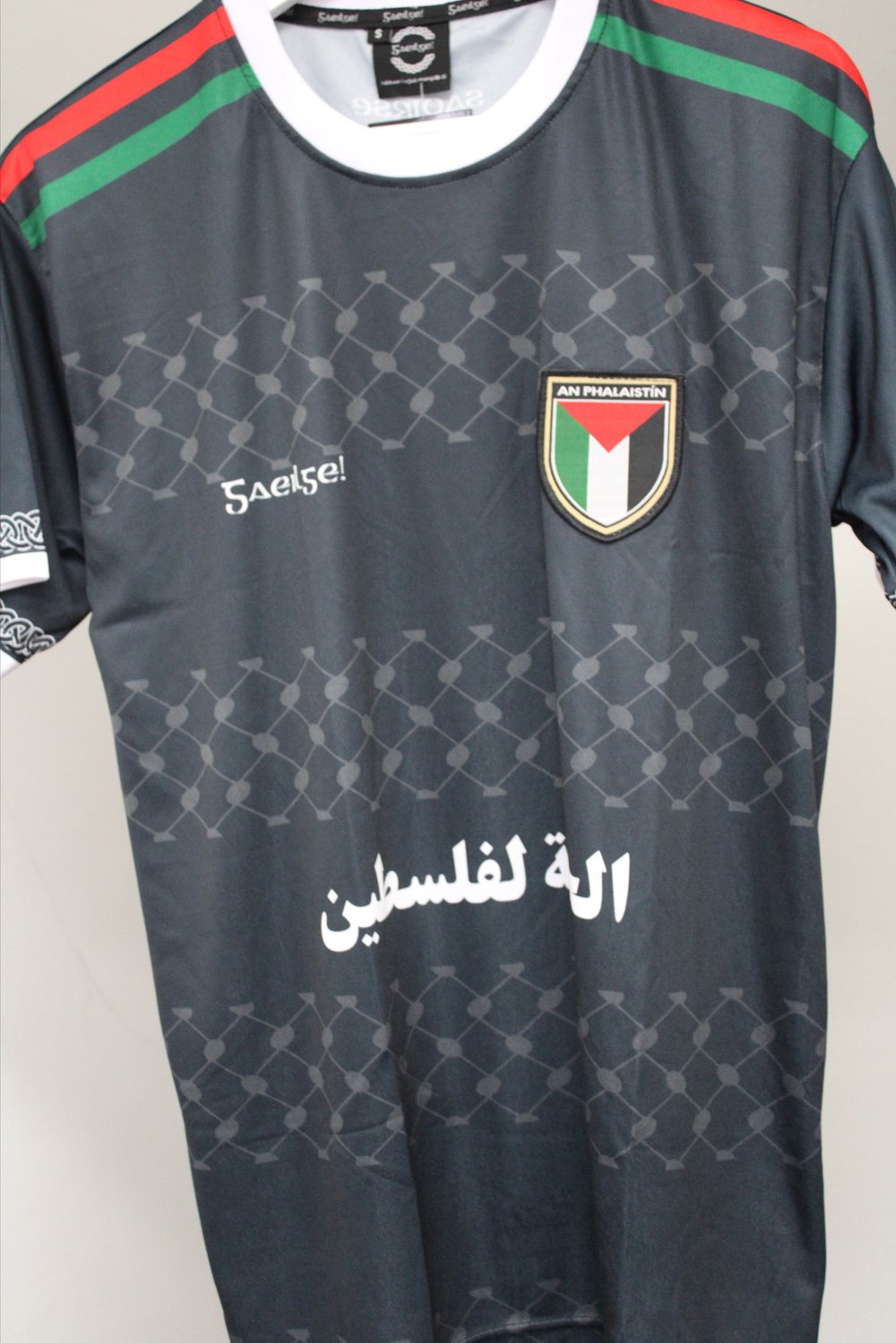  An Phalaistín Black (Pre Order)