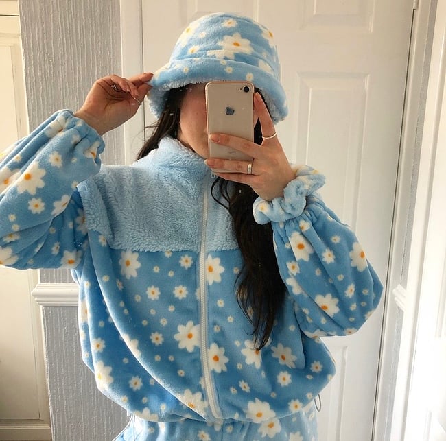 sustainable reversible fluffy daisy hat  