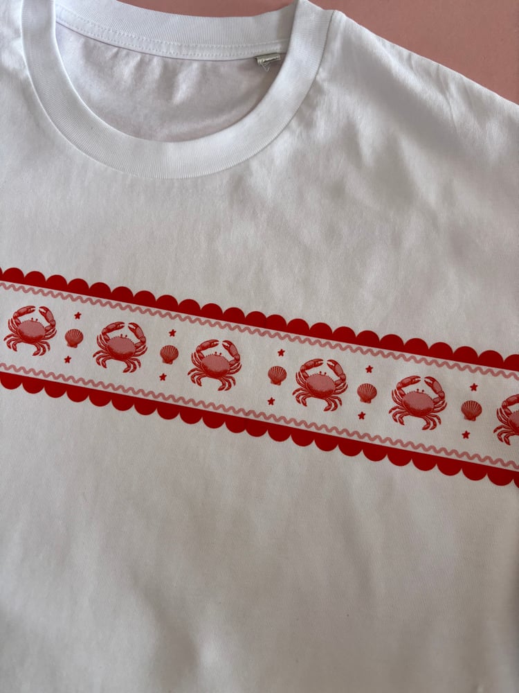 Image of hard shell soft heart crab graphics tee / jumper