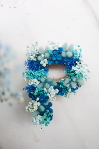 Image 2 of Letras de flores secas y preservadas