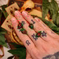 Image 3 of Kolczyki wkrętki biedronka na listku 🌿🐞