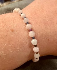 Image 5 of Morganite with faceted ruby and sapphire spacers - Size 7.5