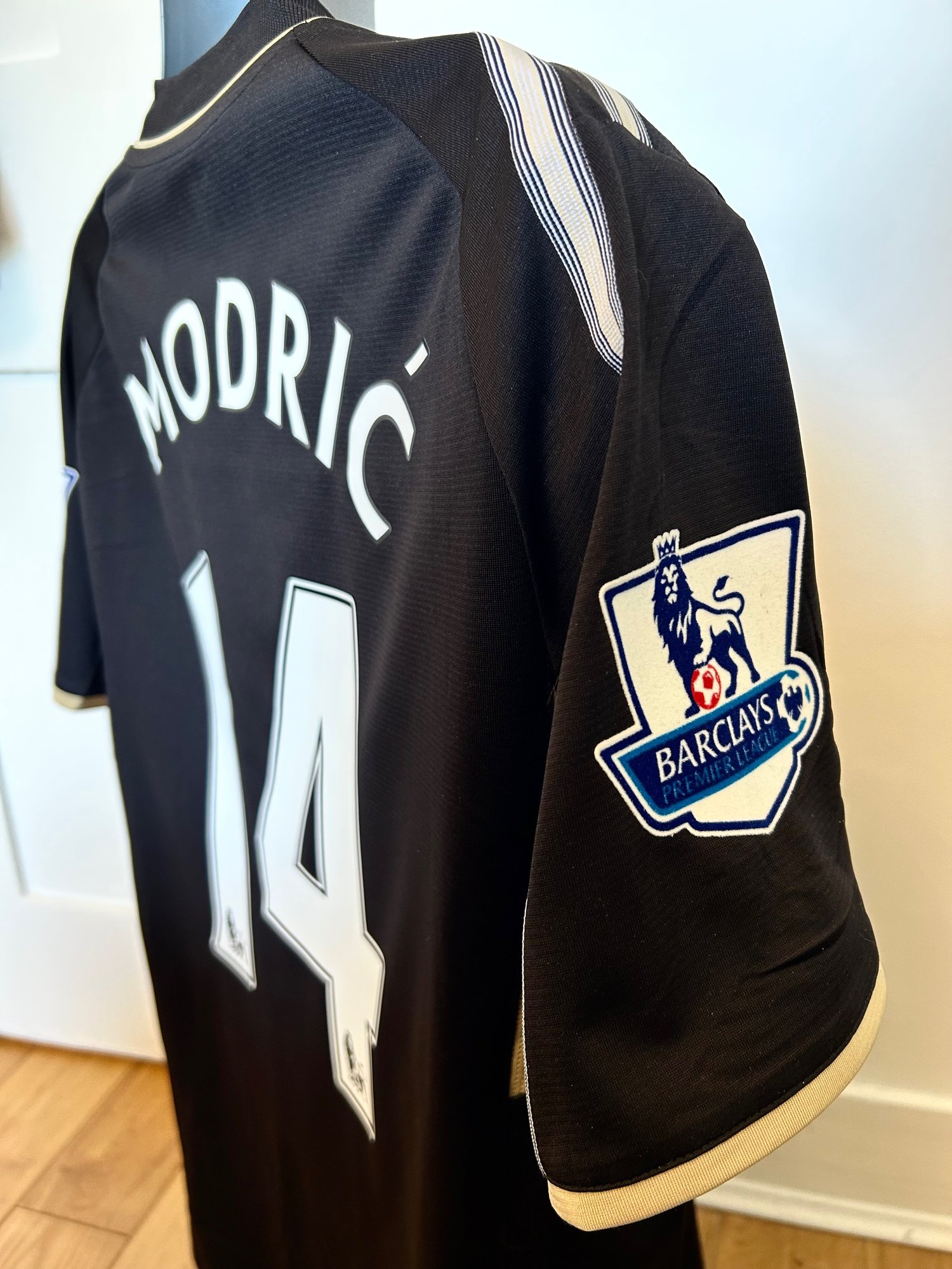 Image of Tottenham Hotspur “MODRIĆ 14” 2008/09 Third Shirt + PL patches (L)