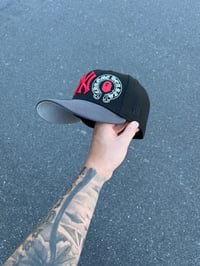 Image 2 of TRI TONE HOT GRAVEL NEW YORK YANKEES CUSTOM FITTED CAP