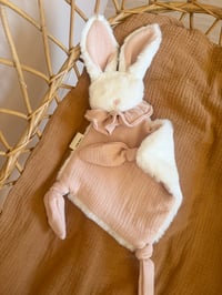 Image 1 of DOUDOU ENVELOPPANT FOURRURE ÉCRU / NUDE