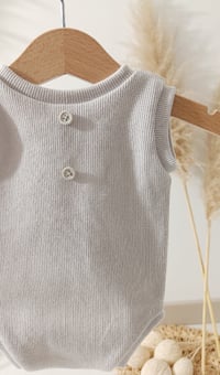 Image 2 of Photoshooting newborn boys bodysuit Robbie| light gray