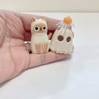 Image 6 of Glow in dark ghost mask, pumpkin, and spider flame point siamese cat ceramic figurine 