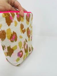 Image 3 of *EN STOCK* Trousse de toilette haute à poser intérieur enduit double gaze léo beige et rose