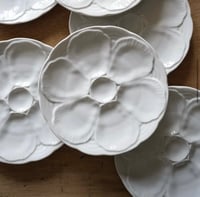 Image 3 of Lot de 10 assiettes à huîtres en porcelaine