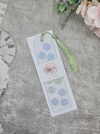Image 3 of Pastel Daisy Acrylic Bookmark