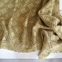 Image 3 of Dessus De Lit Ancien Au Crochet Chartreuse 