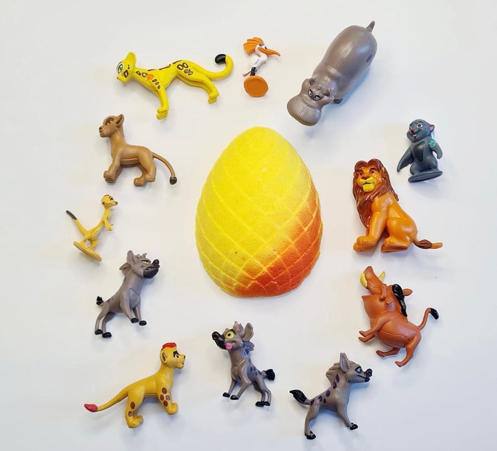 Image of Lion surprise toy bath bomb