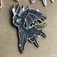 Image 1 of PINS DRACALI MALÉFIQUE 💚