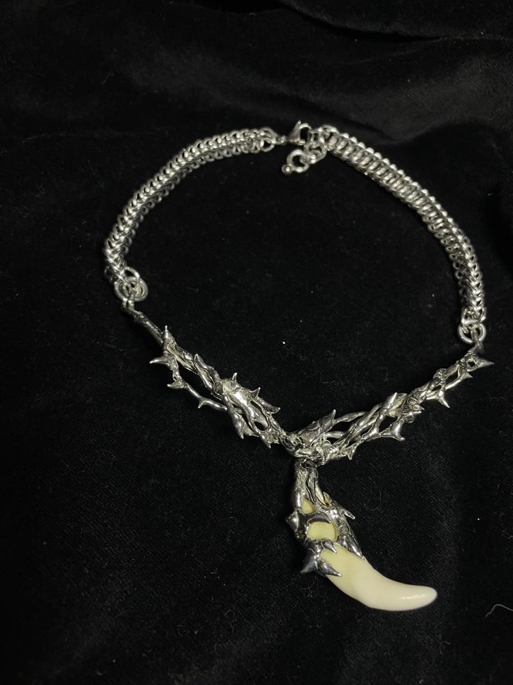 Fang necklace  Image 3