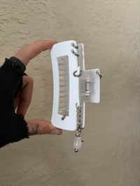 Image 1 of FIERCE CLAW CLIP (style k)