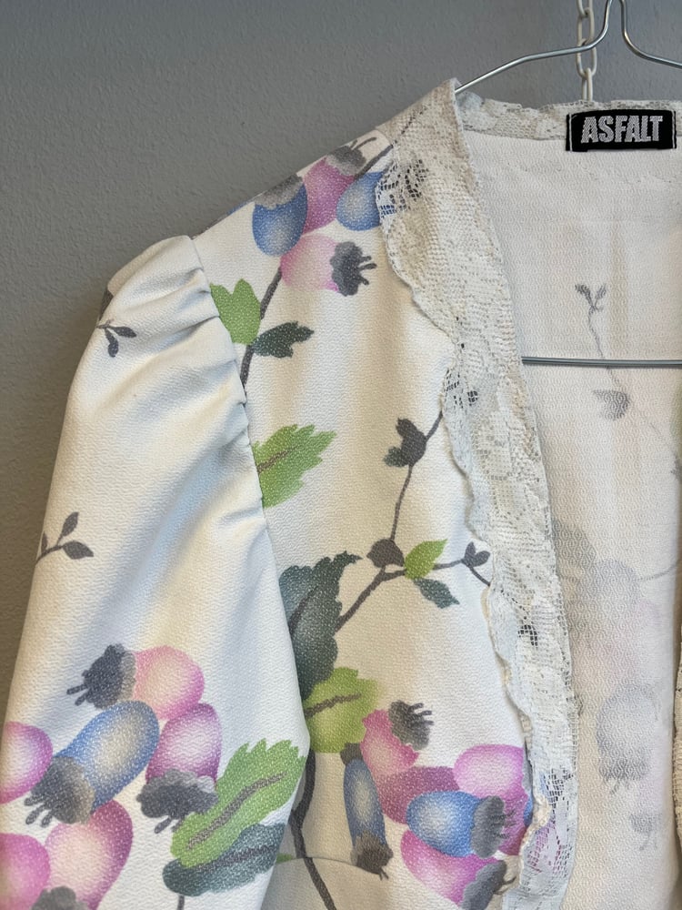 Image of Bolero jakke med blomster (xs/s)