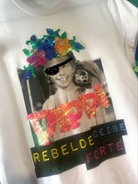 Image 3 of Camiseta bordada a man. PIPPI letras rosas. Corte oversize. *Feita por encarga.