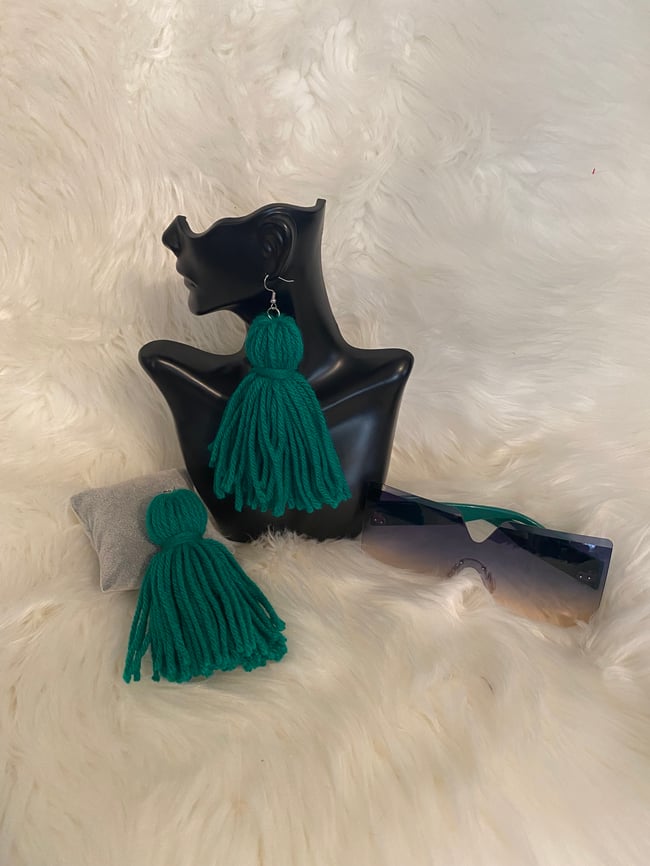 Pair them up long tassel/sunglasses set 
