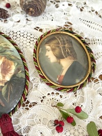 Image 3 of Duo de médaillons