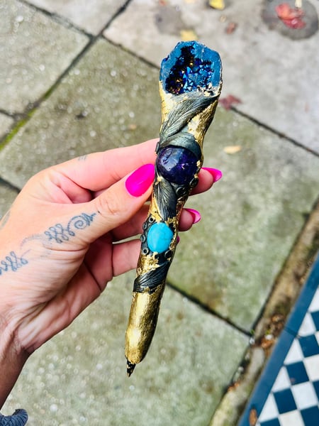 Image of Full Moon Manifesting Pen Geode