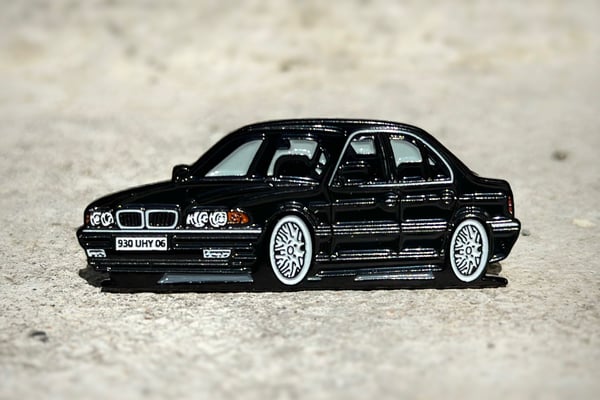 Image of KUWTB Kustoms The Transporter E38 735i Pin Package