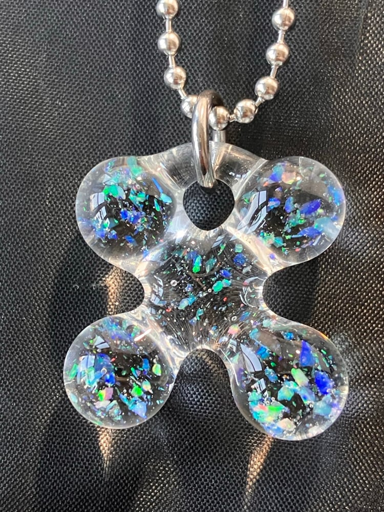 Image of chunky crushed opal clover