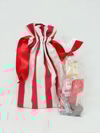 Image 1 of Le Pochon-cadeau avec son kit chocolat chaud gourmand ! 