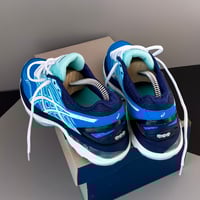 Image 4 of size: us8.5/W10 uk8 eu42 cm26.5