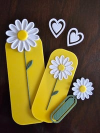 Image 1 of 3D Daisy and Hearts Ahaba Bookmarks and Page Markers