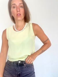 Image 3 of Top en soie "kiss me"