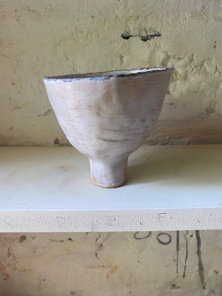 Deep footed bowl (sponged blue top) Image 4