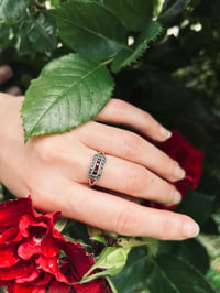 Image 2 of Bague en argent massif, 4 grenats et marcassites, taille 52-53