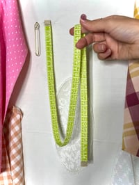 Image 4 of Tape measure ear-neck Lime