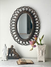 Image 1 of miroir en rotin année 60-70