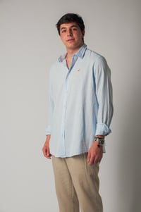 Image 1 of Camisa de lino celeste