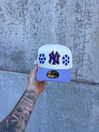 Image 4 of  MULTI TONE LAVENDER VISOR NEW YORK YANKEES CUSTOM FITTED CAP