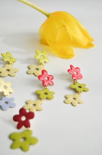 Image 2 of Flor gama verdeamarillo pastel