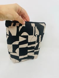 Image 3 of *EN STOCK* Trousse de toilette haute à poser intérieur enduit Matelassé noir et blanc